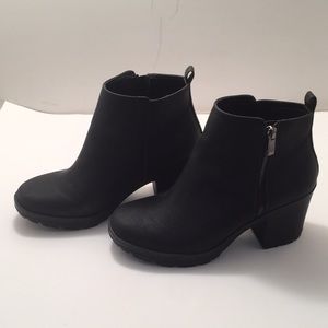 Streetwear boots-almost new condition!!